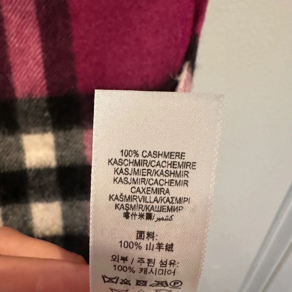Burberry new with tags cashmere children's scarf - Picture 6 of 6